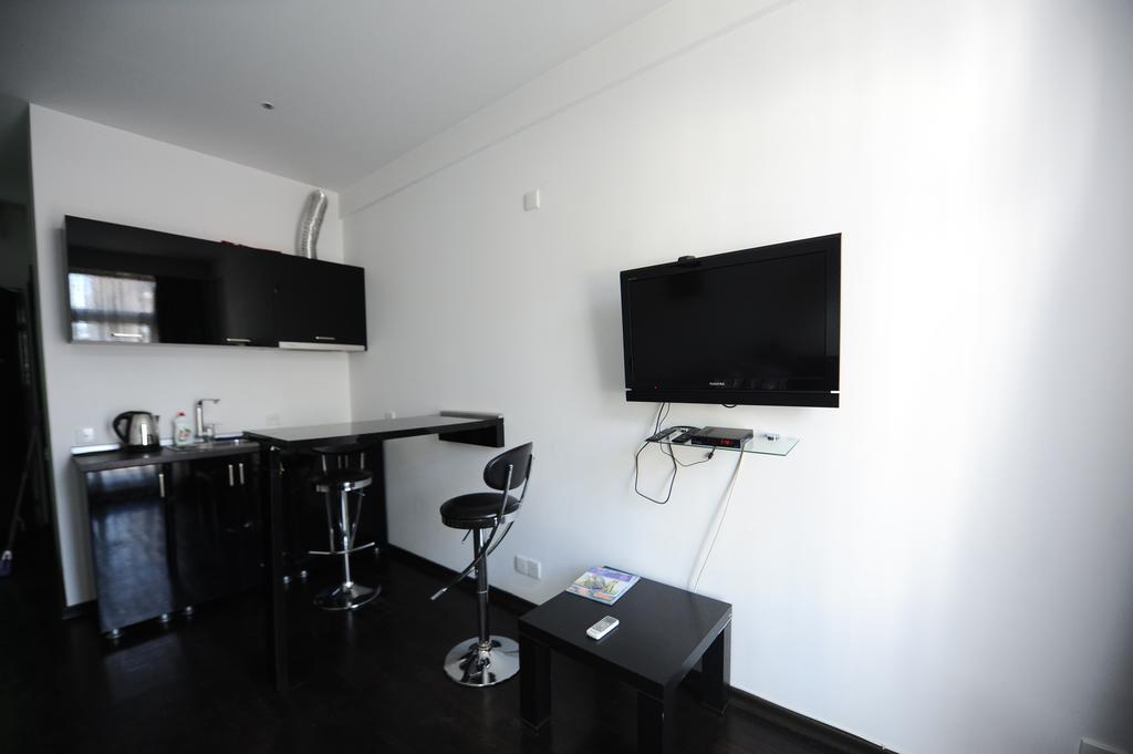 Black-White Rooms Batoemi Buitenkant foto